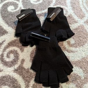 Black fingerless gloves!